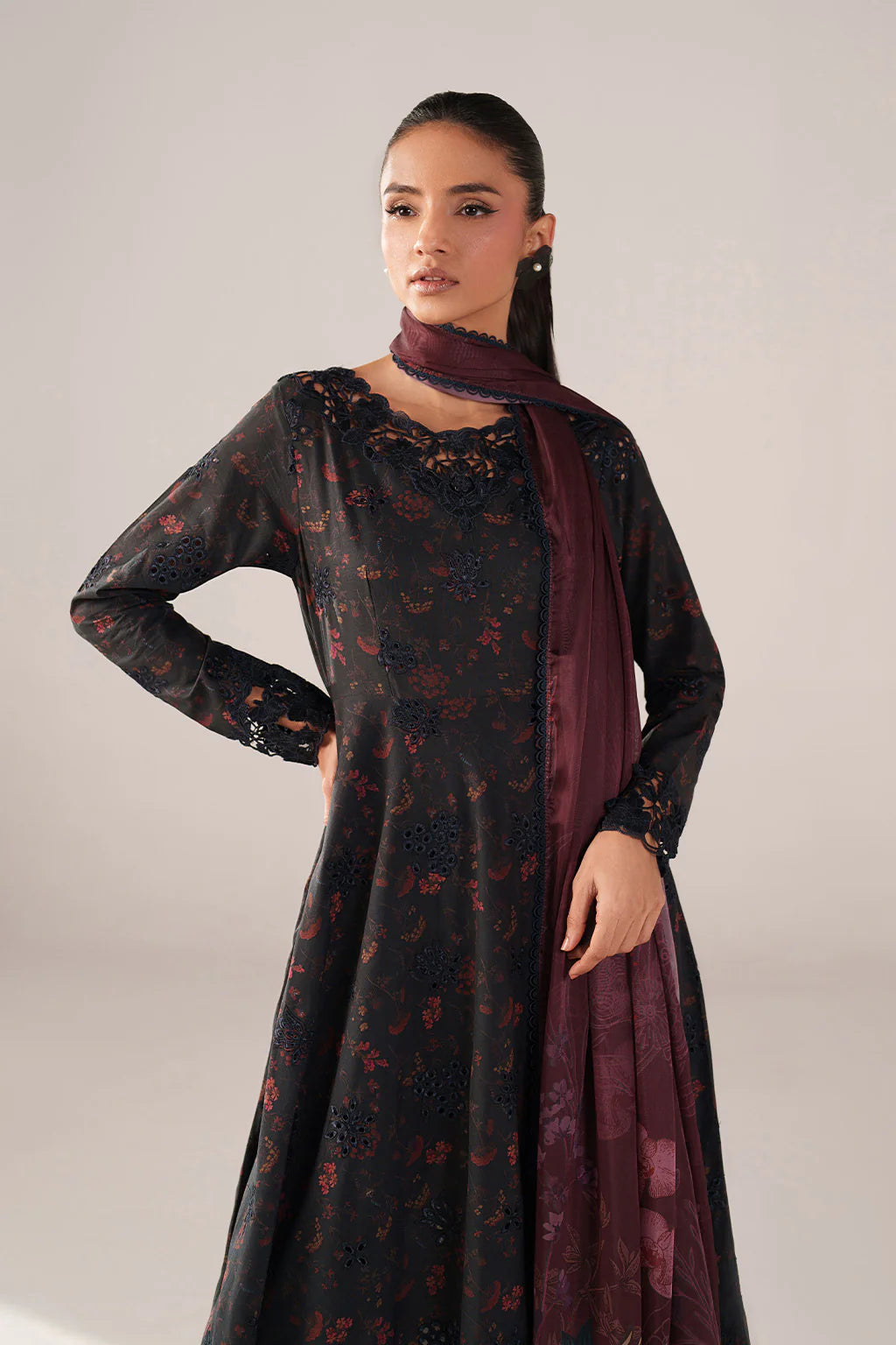SS-09 Embroidered Lawn